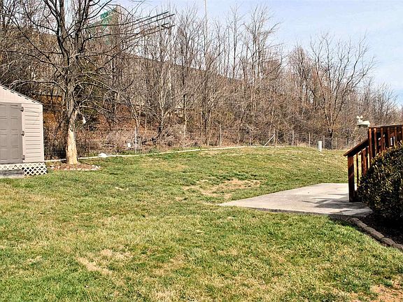 4th image of 100 Cullen Ct