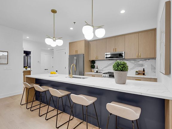 5th image of 3204 N Kostner Ave #207