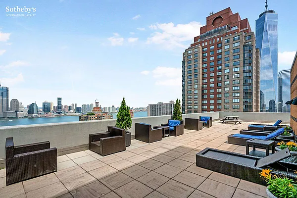 Rented by Sotheby's International Realty | media 23