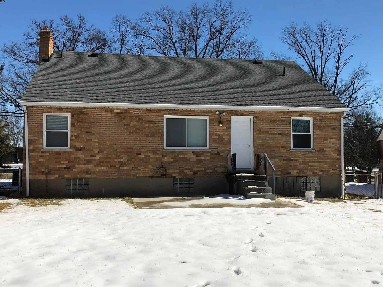 4 bed, 1.5 bath, 1465 sqft, $2,095 — Photo 2