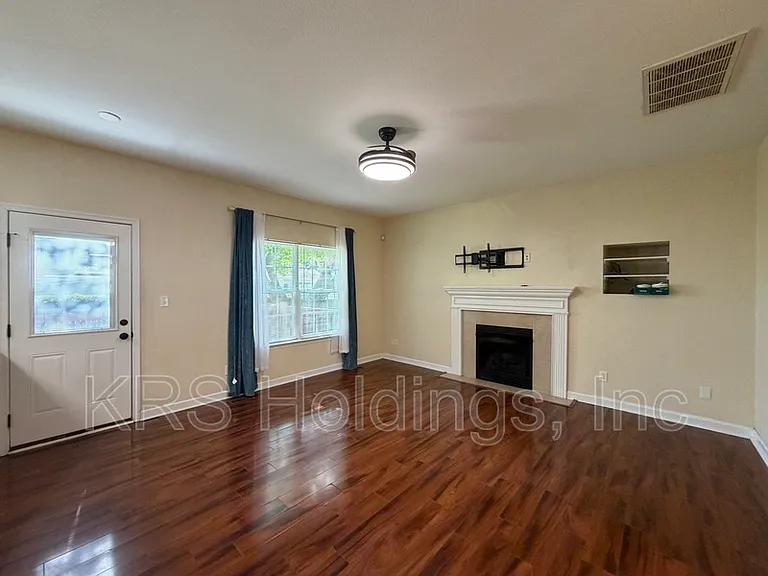 426 Seminole Rd — Photo 6