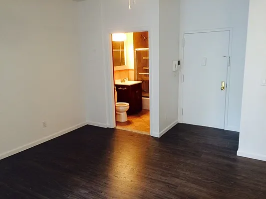 Rented by Easy Rental LLC | media 25