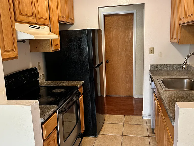 700 Calhoun St #205 — Photo 7