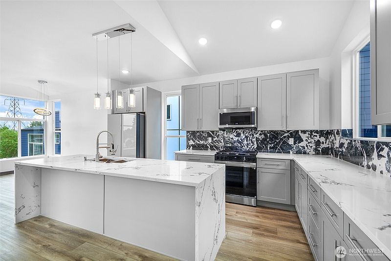 4th image of 8610 42nd Avenue S