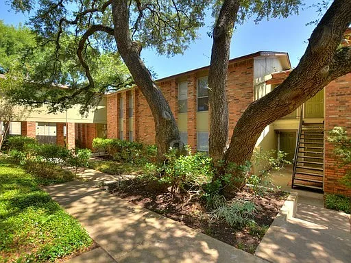 St. Edwards Place Apartments — Photo 40
