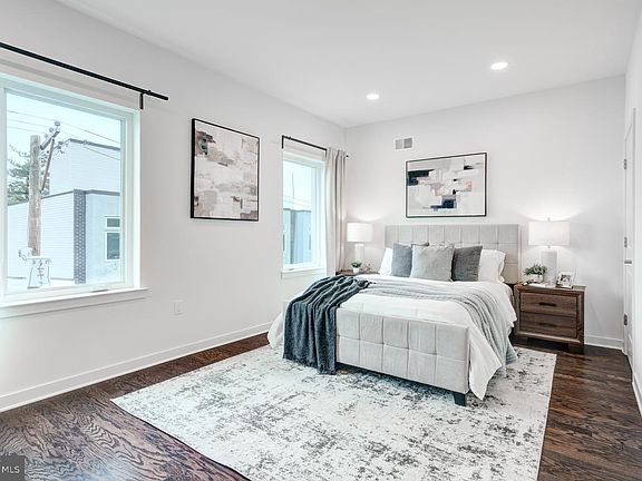 3rd image of 2022 E Fletcher St