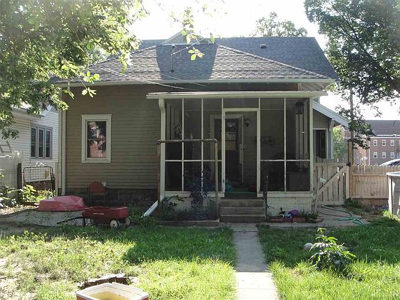 3rd image of 411 E 1st St
