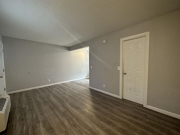 4th image of 1924 S Broadway Ave APT 23