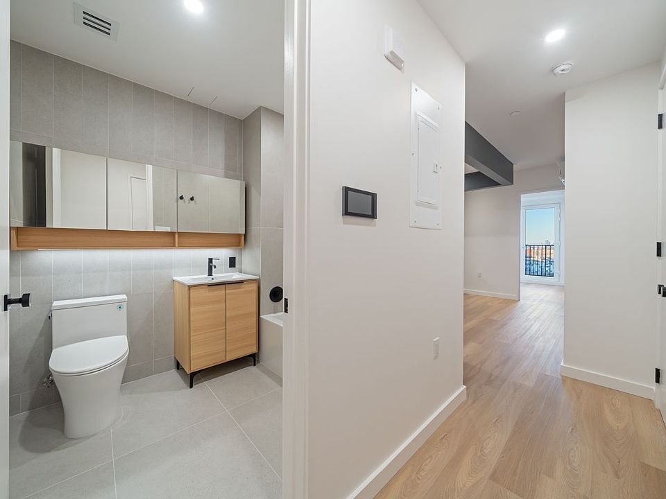 1st image of 931 Carroll St #1712