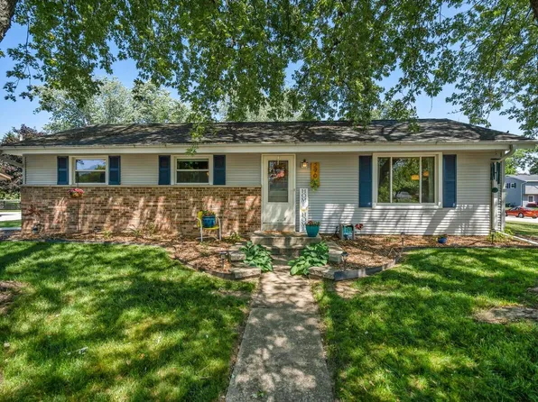 290 South Claremont ROAD, Saukville, WI 53080