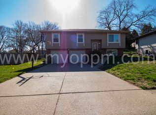 6711 S 75th Ave, Ralston, NE 68127