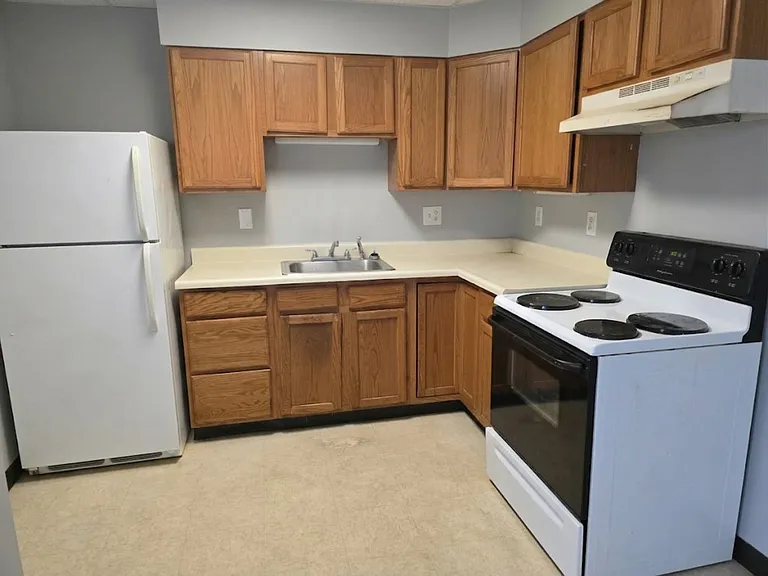 18 Main St #6 — Photo 12