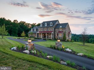 2 Summer Meadow Ln, Malvern, PA 19355