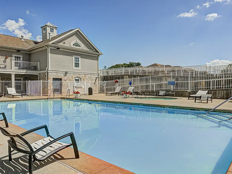 StoneBridge Luxury Apartment Homes — Photo 13