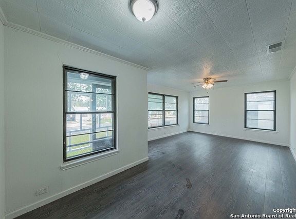 3rd image of 427 Palm Dr