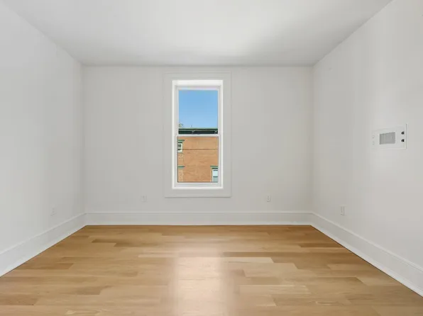 647 Jersey Avenue image 17 of 36