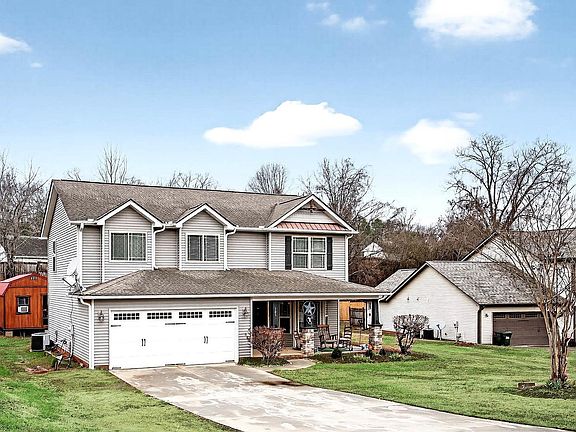 3rd image of 105 Aklavik Ct