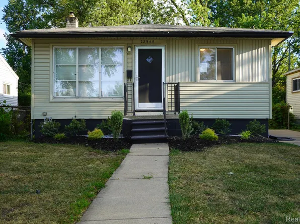28945 Oakwood St, Inkster, MI 48141