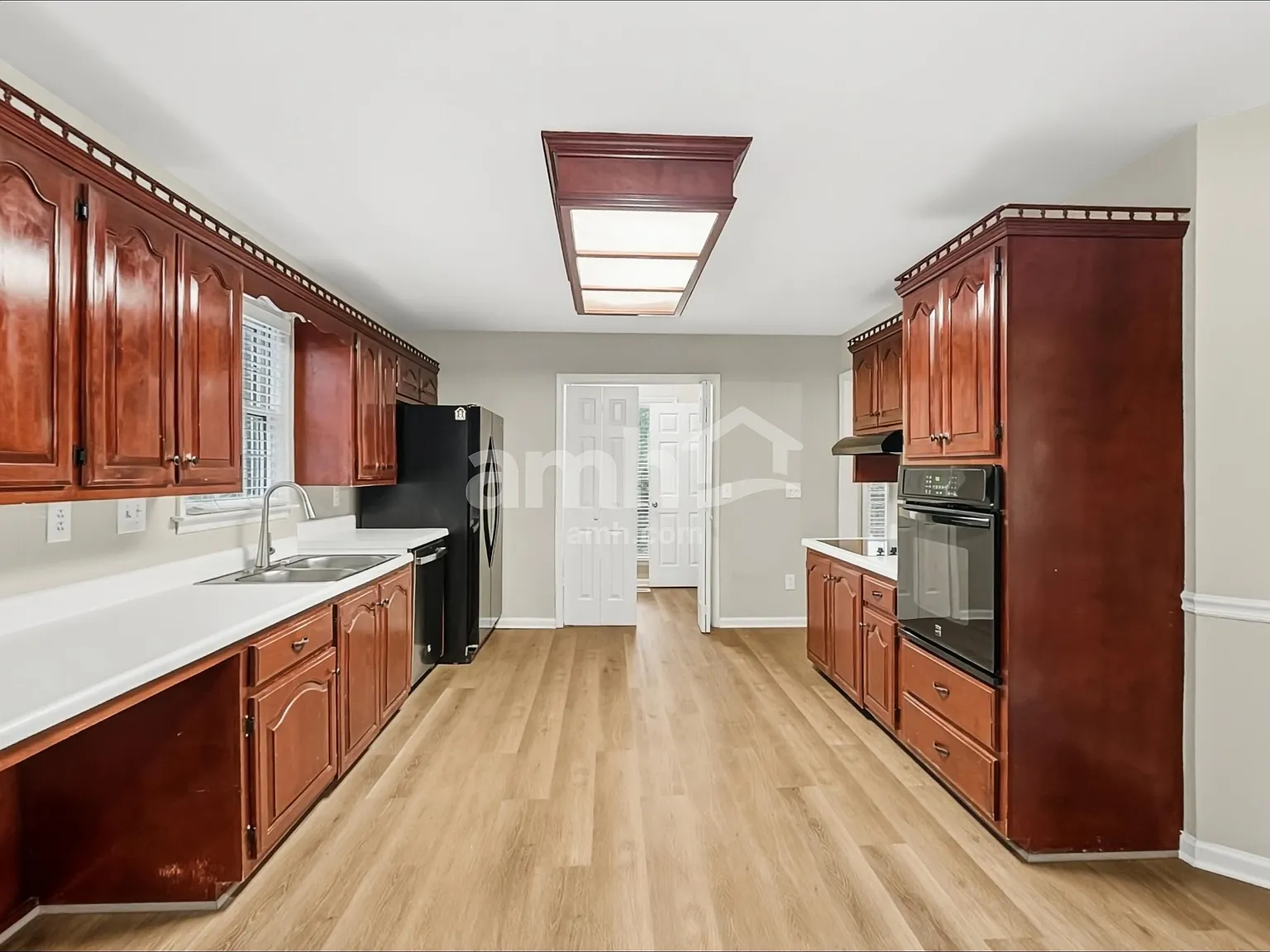5 bed, 4.0 bath, 3218 sqft, $3,095 — Photo 3