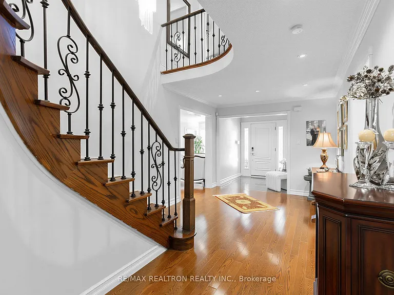 210 Westmount Blvd — Photo 11