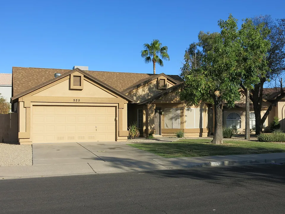 925 N Starling Dr