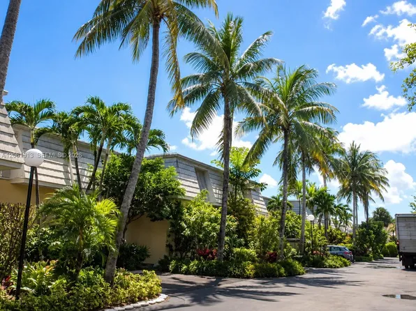 224 Seaview Dr #104, Key Biscayne, FL 33149