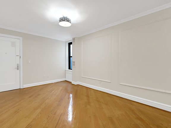 4th image of 226 E 70th St APT 6G