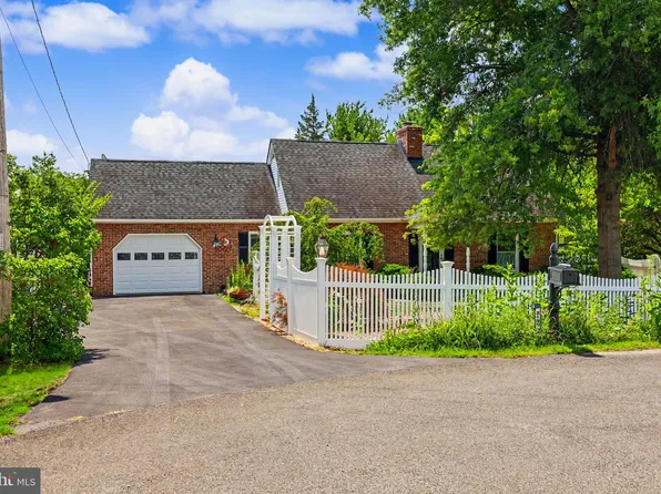 2105 Shawn Dr, Middletown, VA 22645