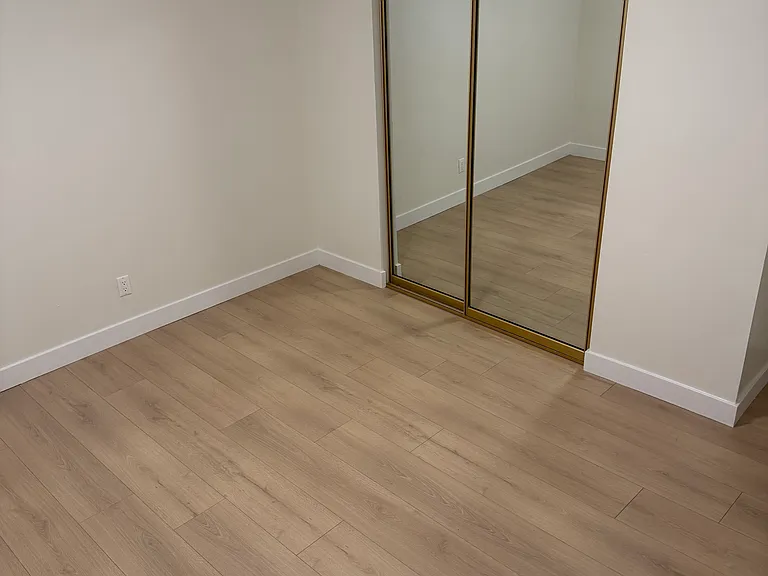 458 W Elk Ave #4 — Photo 5