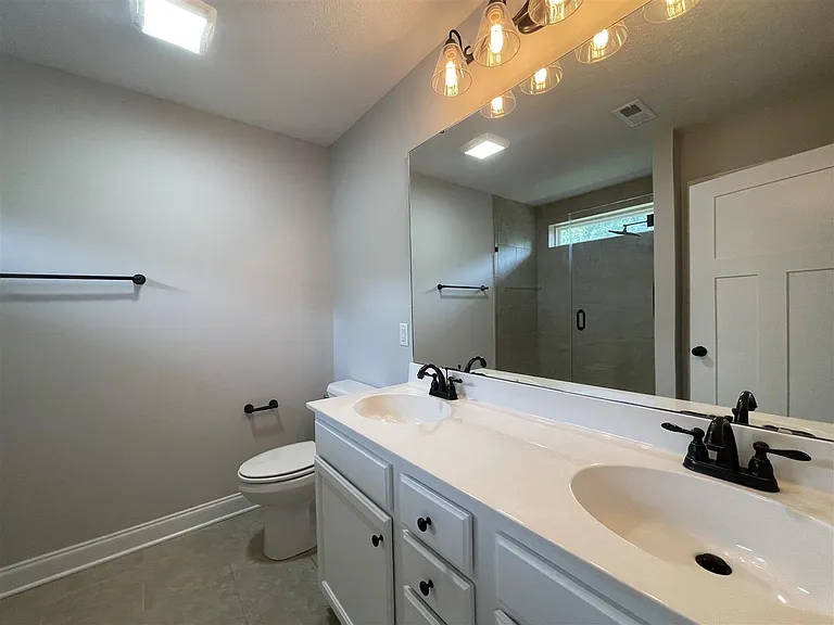 80 Lakeview Dr E — Photo 15