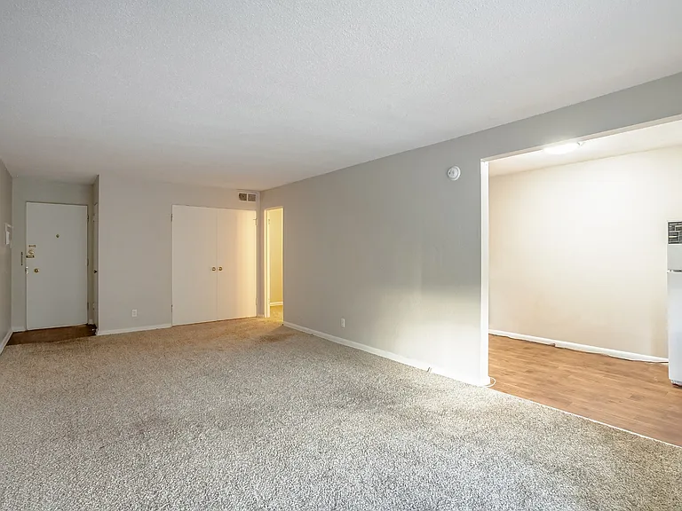 Skylark Apartments — Photo 44