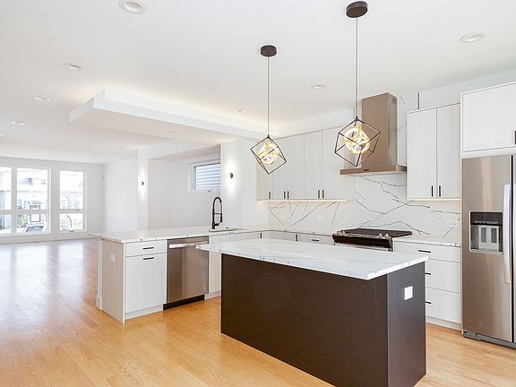 2nd image of 2164 N Mulligan Ave