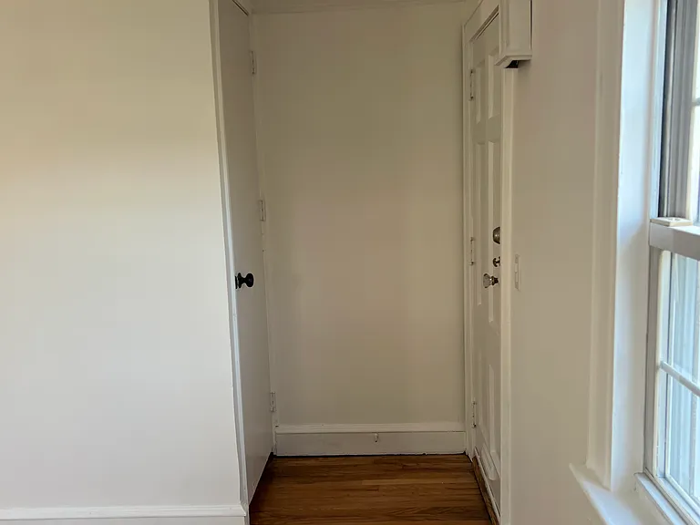 2419 Yorktown St — Photo 6