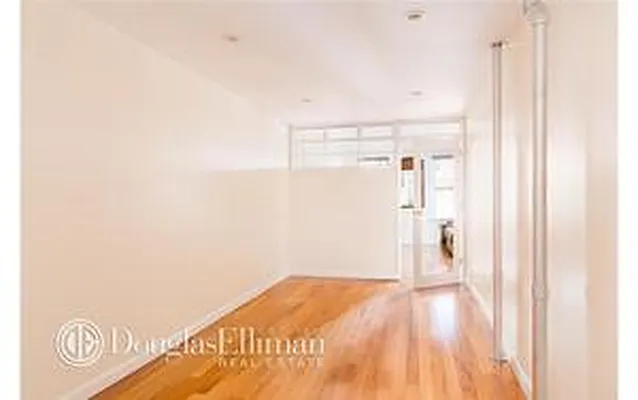 Rented by aptsandlofts.com | media 45