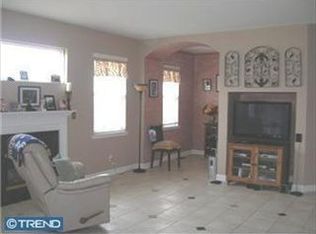 33 Allsmeer Dr, West Grove, PA 19390