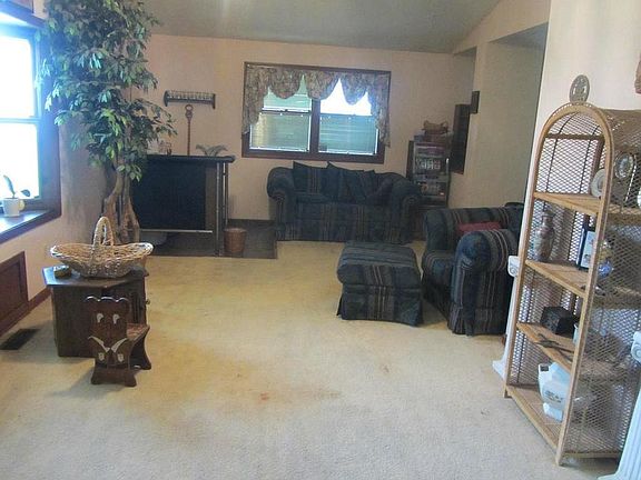 Sitting or formal dining 