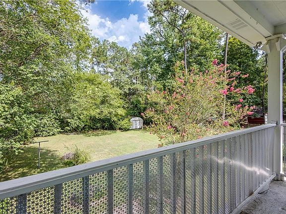 3rd image of 721 Willow Oak Ln