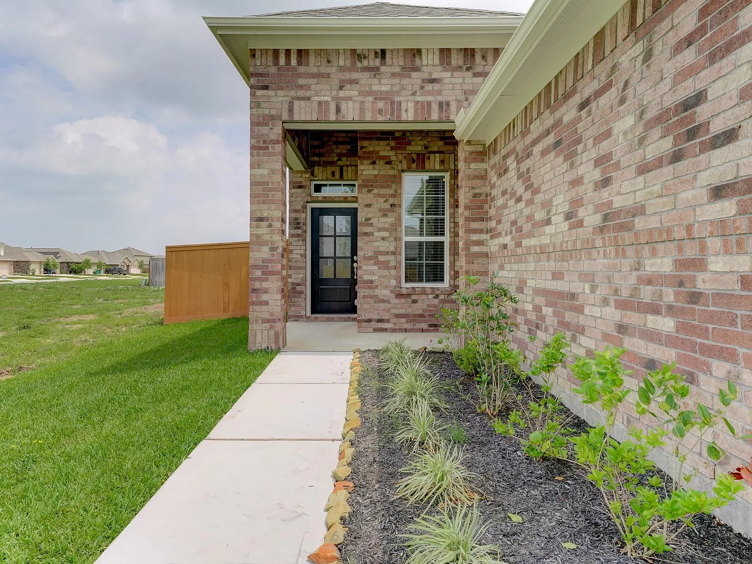 4 bed, 2.0 bath, 1725 sqft, $2,195 — Photo 3