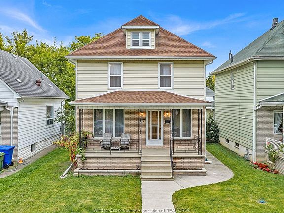 2nd image of 877 Pierre Ave