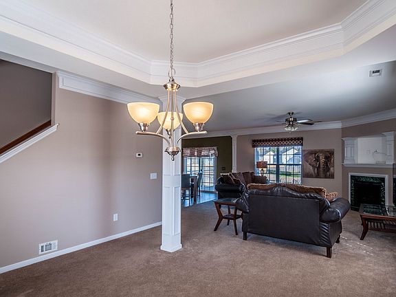 5th image of 213 Silk Oak Dr