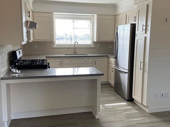 2nd image of 1207 S Serrano Ave APT 9