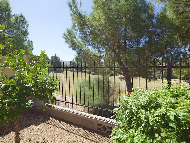 3247 E Maldonado Dr — Photo 16
