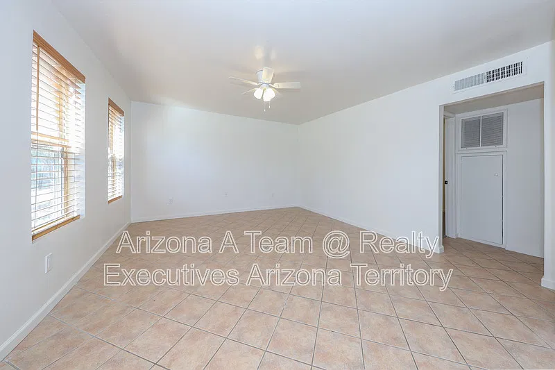 2 bed, 1.0 bath, 837 sqft, $1,350 — Photo 4