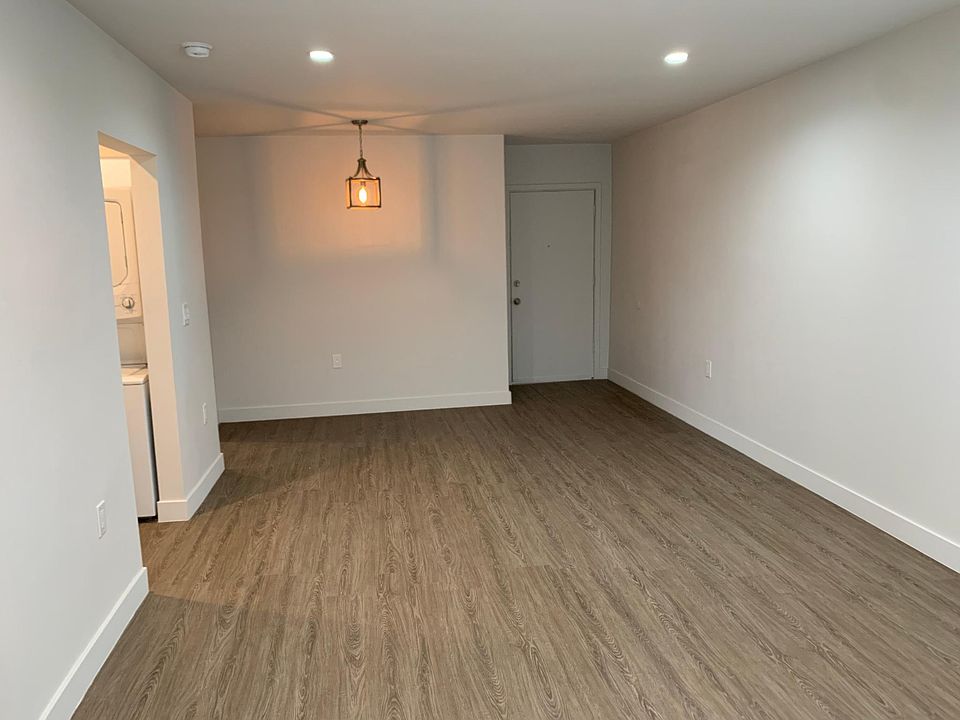 1st image of 3300 W 3rd St #309