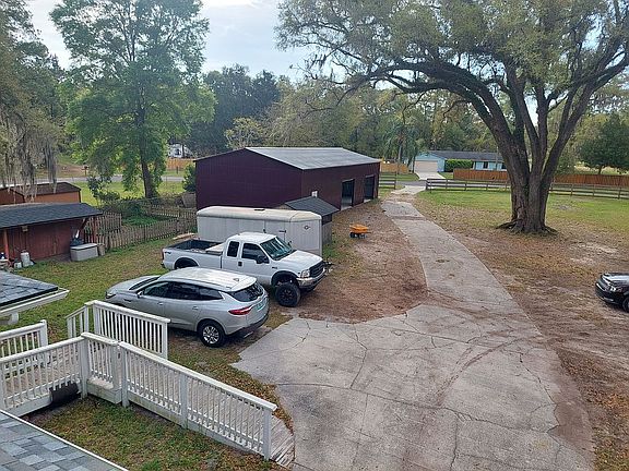 3rd image of 2950 Oakland Dr