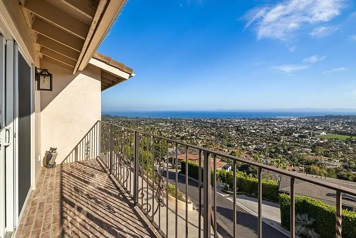922 Roble Ln — Photo 14