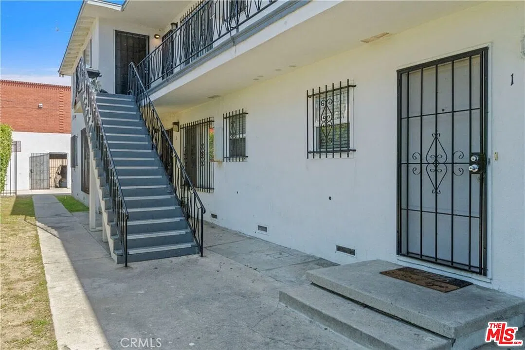 3 bed, 1.0 bath, 750 sqft, $2,495 — Photo 3