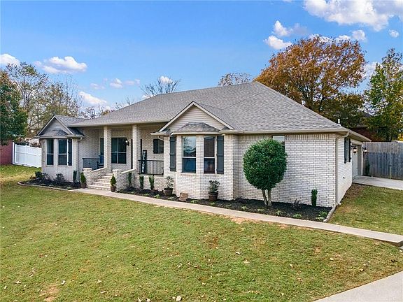 2nd image of 1523 Saratoga Ct