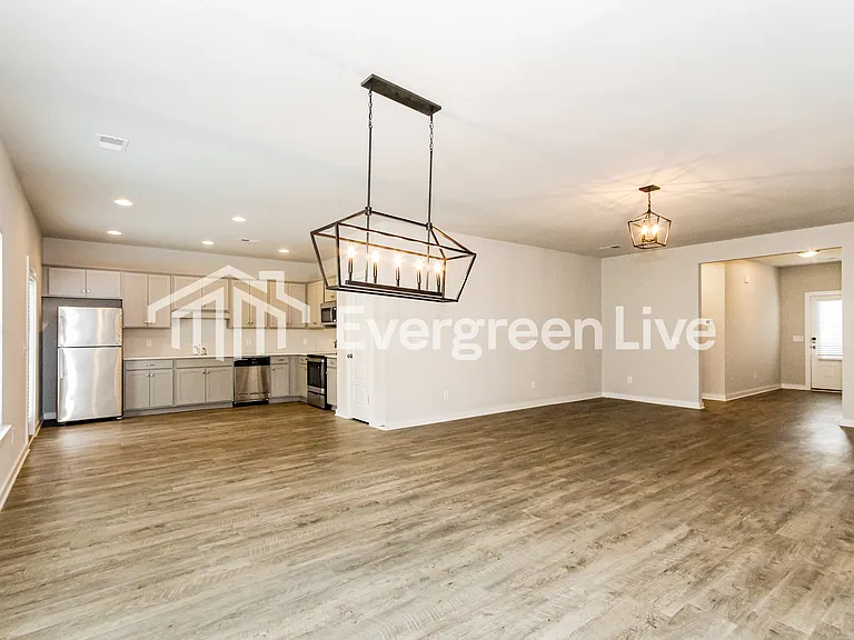 67 Wolf Ln — Photo 5