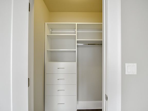 2nd image of 817 W Lakeside Pl #S02r